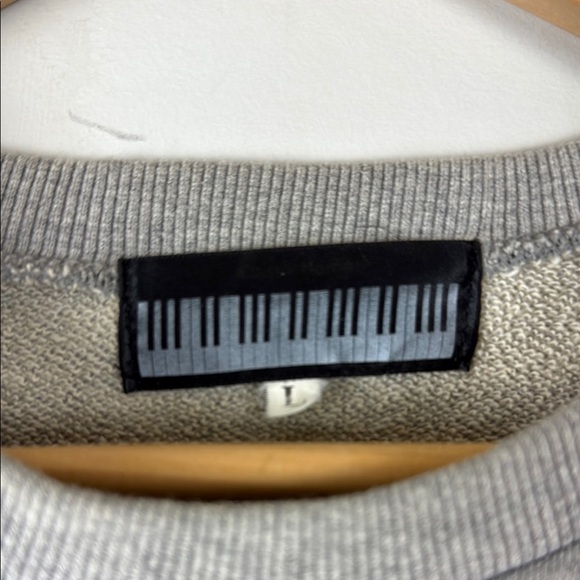 Simons - Gray Graphic Crewneck Sweatshirt Large - Picture 2 of 8